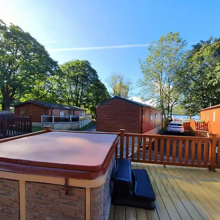 Jaw-dropping With Hot Tub On Tatil Evi Windermere