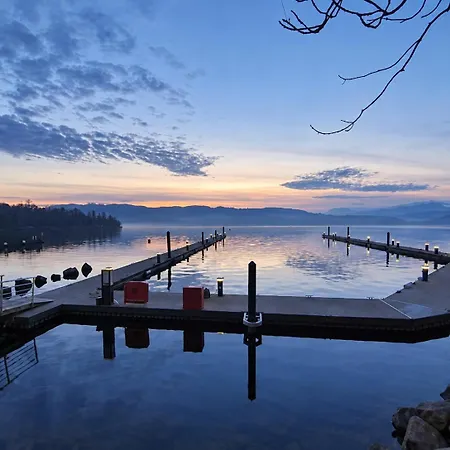 Hébergement de vacances Jaw-dropping With Hot Tub On Windermere