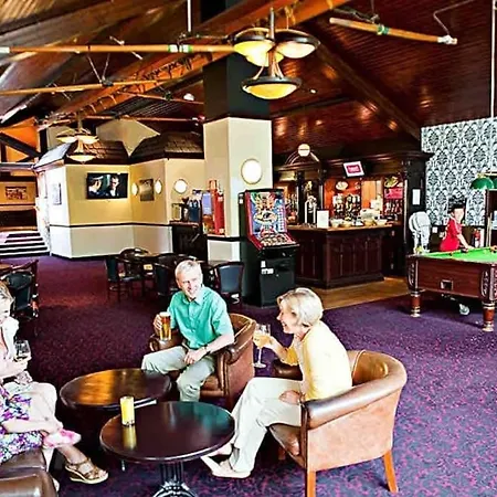 Jaw-dropping With Hot Tub On 温德米尔