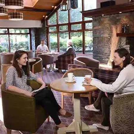 Jaw-dropping With Hot Tub On 温德米尔