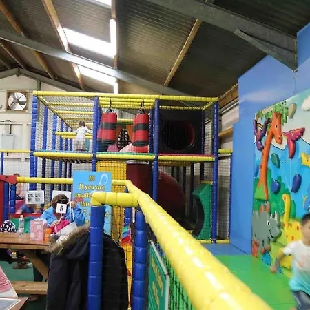 Jaw-dropping With Hot Tub On 度假居 温德米尔