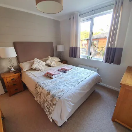 Jaw-dropping With Hot Tub On 度假居 温德米尔